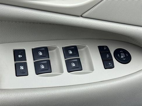 Used 2016 Cadillac Escalade Luxury image 17