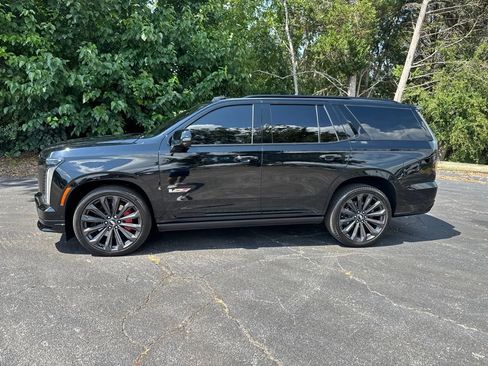 Used 2025 Cadillac Escalade V w/ LPO, Floor Liner Package AWD/4WD image 34