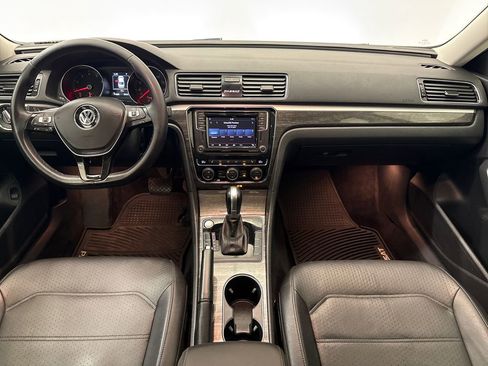 Used 2018 Volkswagen Passat 2.0T SE FWD image 13