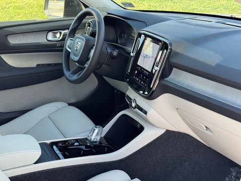 New 2026 Volvo XC40 B5 Ultra w/ Protection Package Premier image 12