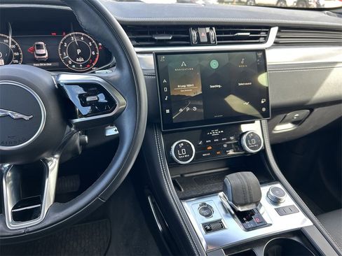 Used 2024 Jaguar F-PACE R-Dynamic S image 18