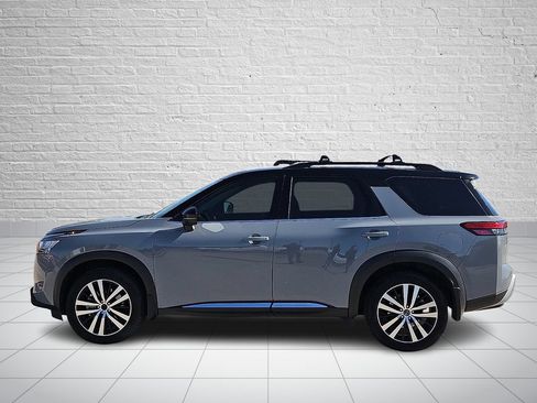 Used 2023 Nissan Pathfinder Platinum FWD image 2