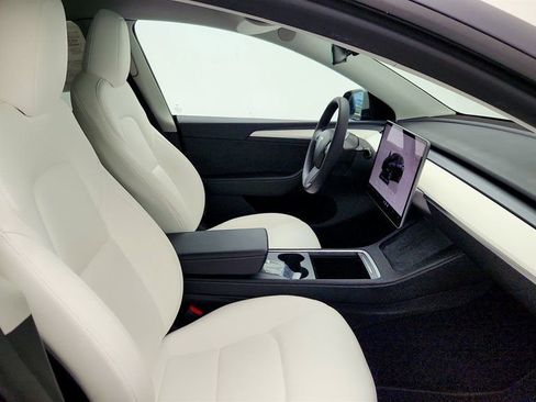 Used 2024 Tesla Model Y Long Range image 27