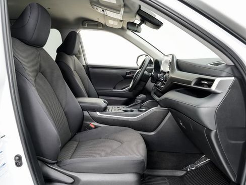 Used 2022 Toyota Highlander L image 22