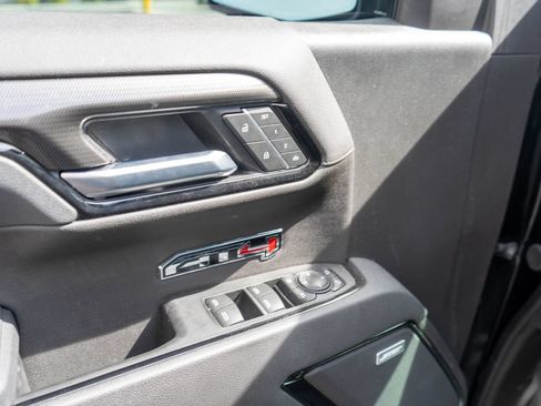Used 2025 GMC Sierra 1500 AT4 w/ Technology Package AWD/4WD image 28