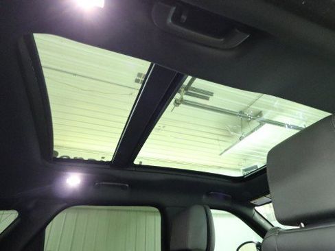 Used 2024 Land Rover Range Rover Velar Dynamic HSE image 13