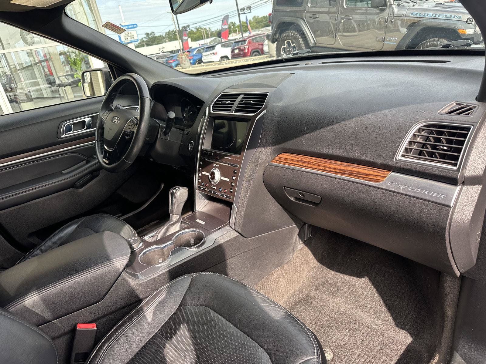 Used 2018 Ford Explorer Limited AWD/4WD image 23