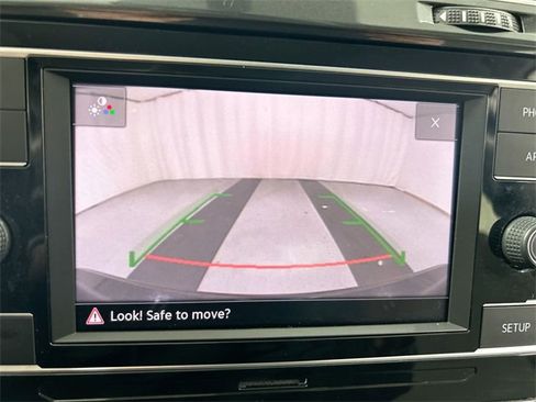 Used 2018 Volkswagen Golf S image 20