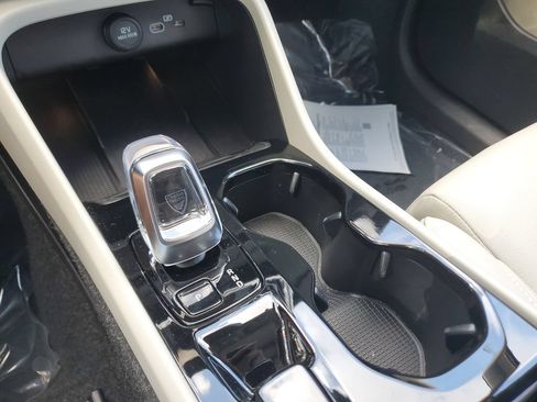 Used 2025 Volvo XC40 B5 Plus AWD/4WD image 29
