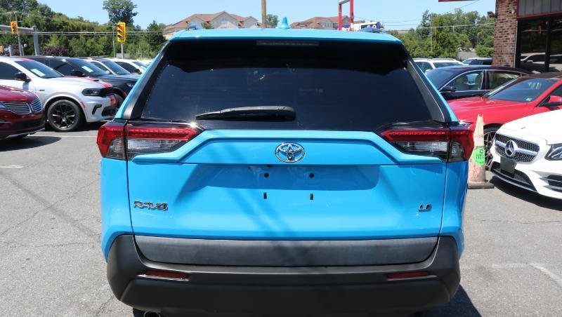 Used 2021 Toyota RAV4 LE FWD image 6