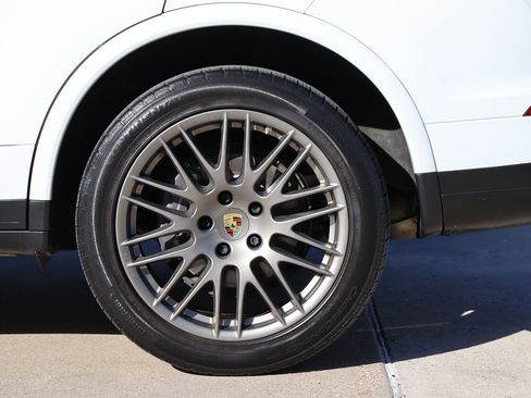 Used 2018 Porsche Cayenne Platinum Edition image 58