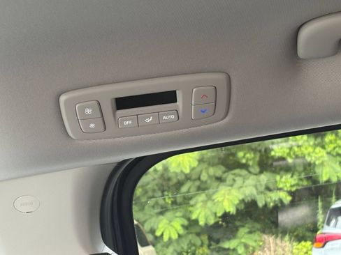 Used 2026 Kia Carnival FWD image 22