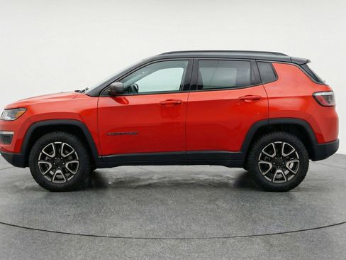 Used 2025 Jeep Compass Trailhawk image 5