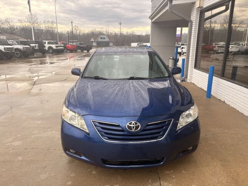 Used 2009 Toyota Camry XLE image 2