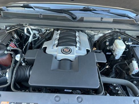 Used 2015 Cadillac Escalade Luxury image 32