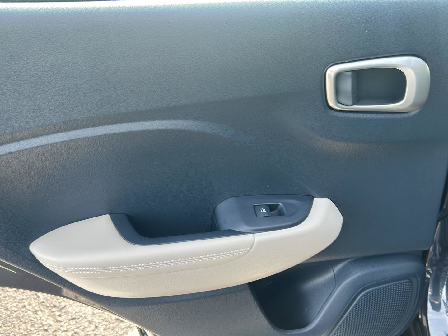 Certified 2024 Hyundai Venue Limited FWD image 14