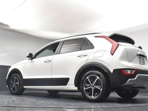 Used 2025 Kia Niro EX image 36