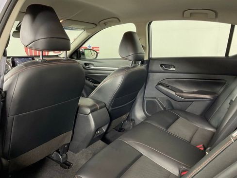 Used 2024 Nissan Altima 2.5 SR FWD image 15