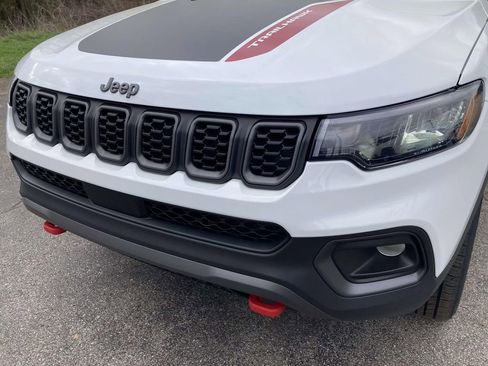 Used 2025 Jeep Compass Trailhawk image 9