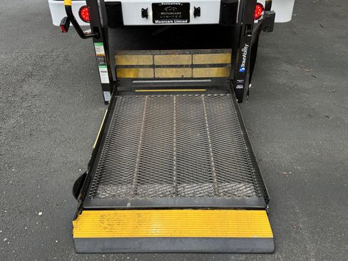 Used 2014 Chevrolet Express 3500 image 15