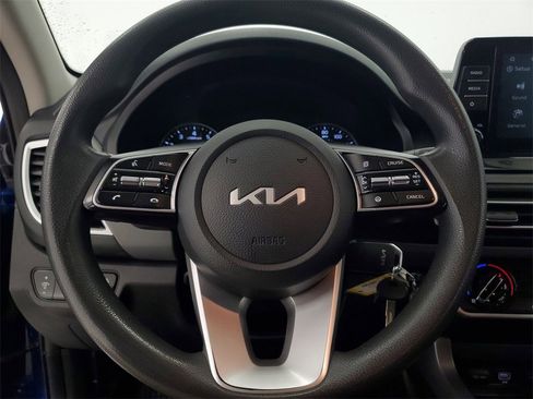Certified 2022 Kia Seltos LX image 16