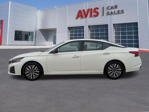 Used 2025 Nissan Altima 2.5 SV FWD image 10