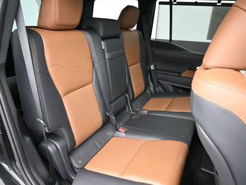 Used 2024 Lexus GX 550 w/ Accessory Package (Z1) AWD/4WD image 27