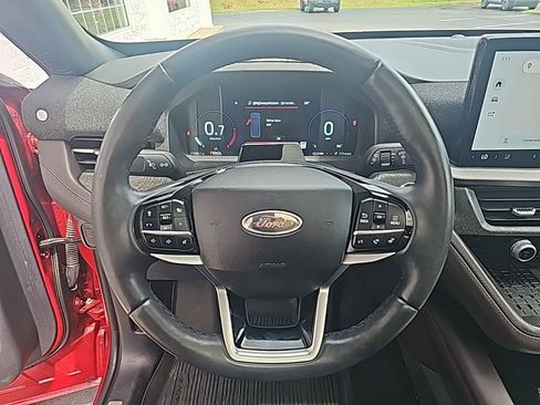 Used 2025 Ford Explorer Platinum AWD/4WD image 16