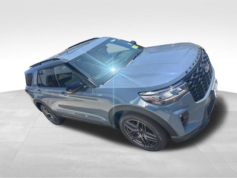 New 2026 Ford Explorer ST-Line w/ ST-Line Street Pack AWD/4WD image 8