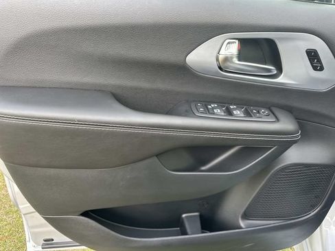 New 2026 Chrysler Pacifica Limited w/ S Appearance Package FWD image 24