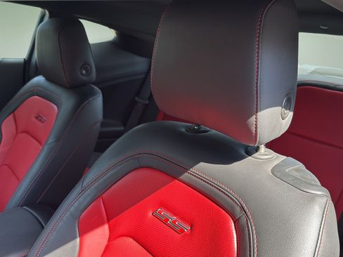 Used 2020 Chevrolet Camaro SS RWD image 13