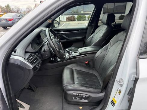 Used 2018 BMW X5 xDrive50i w/ M Sport Package image 9