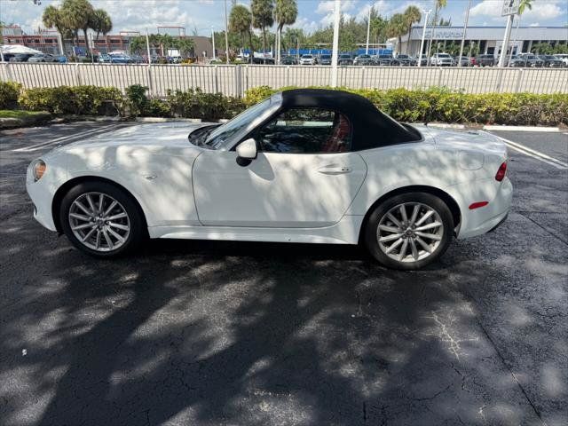 Used 2018 FIAT 124 Spider Lusso RWD image 3