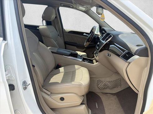 Used 2015 Mercedes-Benz GL 450 4MATIC w/ Appearance Package image 25