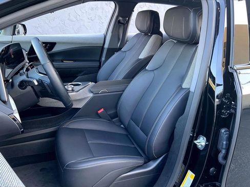 Used 2025 Cadillac Optiq Luxury 1 image 10