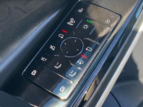 Used 2025 Audi Q6 e-tron Prestige image 20