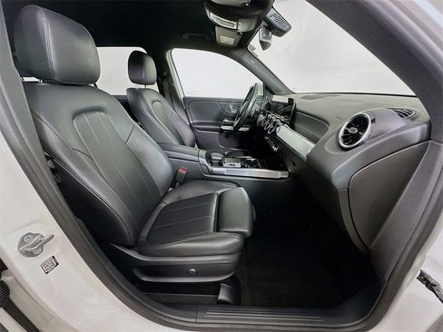 Used 2020 Mercedes-Benz GLB 250 4MATIC image 5
