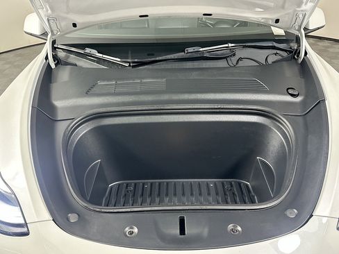 Used 2021 Tesla Model Y Long Range AWD/4WD image 35