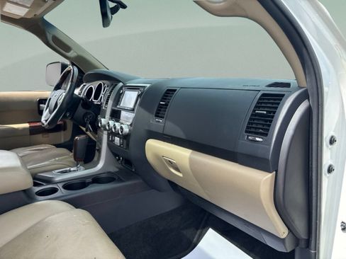 Used 2016 Toyota Sequoia Platinum RWD image 32