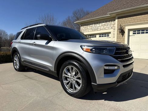 Used 2020 Ford Explorer XLT w/ Equipment Group 202A image 7