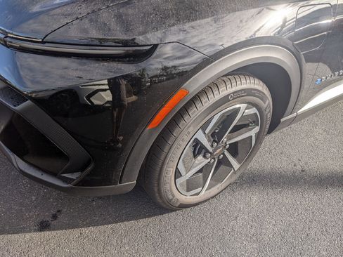 New 2026 Chevrolet Equinox EV LT image 10