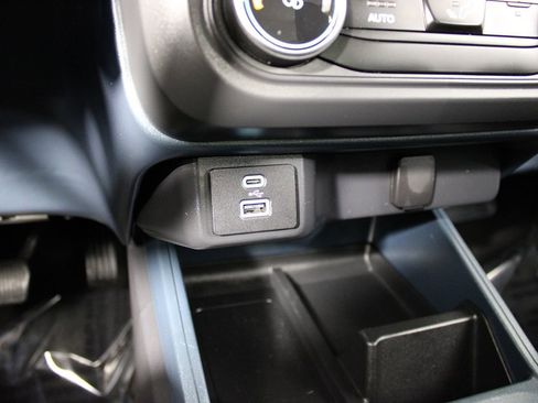 Used 2023 Ford Maverick Lariat image 11