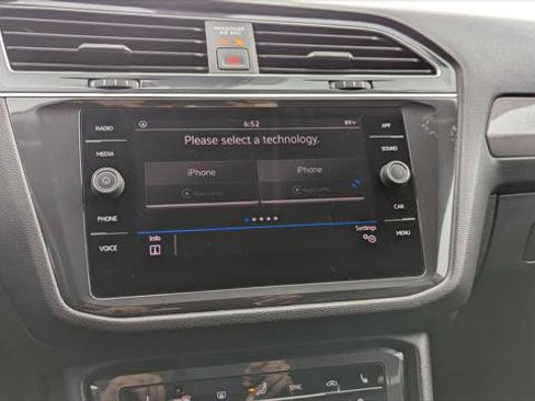 Used 2024 Volkswagen Tiguan SE FWD image 27