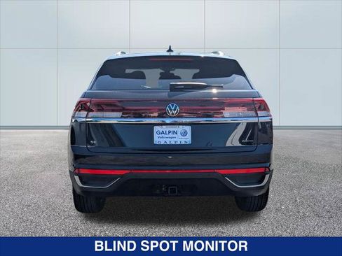 Certified 2024 Volkswagen Atlas Cross Sport SE w/ Panoramic Sunroof Package AWD/4WD image 4
