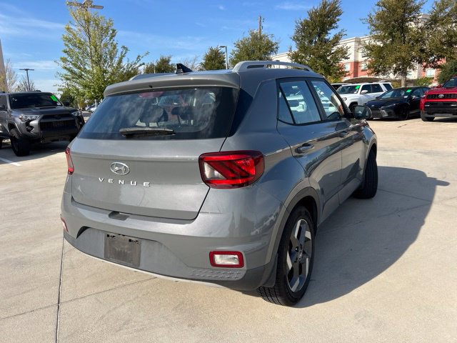 Used 2021 Hyundai Venue SEL FWD image 3