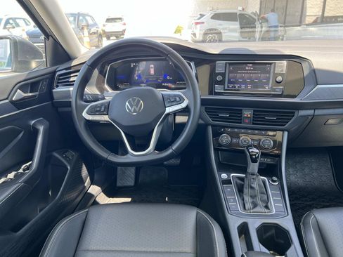 Certified 2024 Volkswagen Jetta SE w/ Panoramic Sunroof Package FWD image 7
