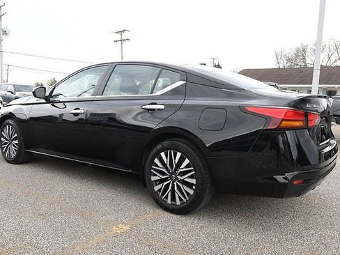 Used 2025 Nissan Altima 2.5 SV FWD image 5