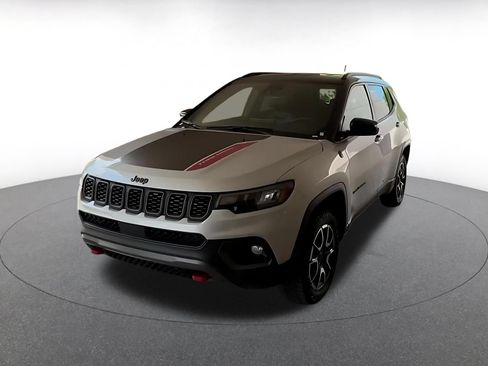 Used 2025 Jeep Compass Trailhawk AWD/4WD image 14