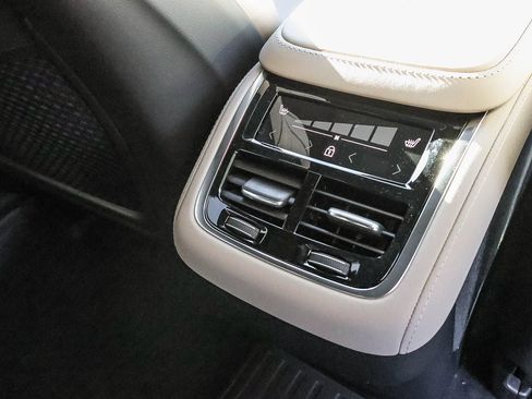 New 2026 Volvo XC90 B6 Plus w/ Protection Package Premier AWD/4WD image 21
