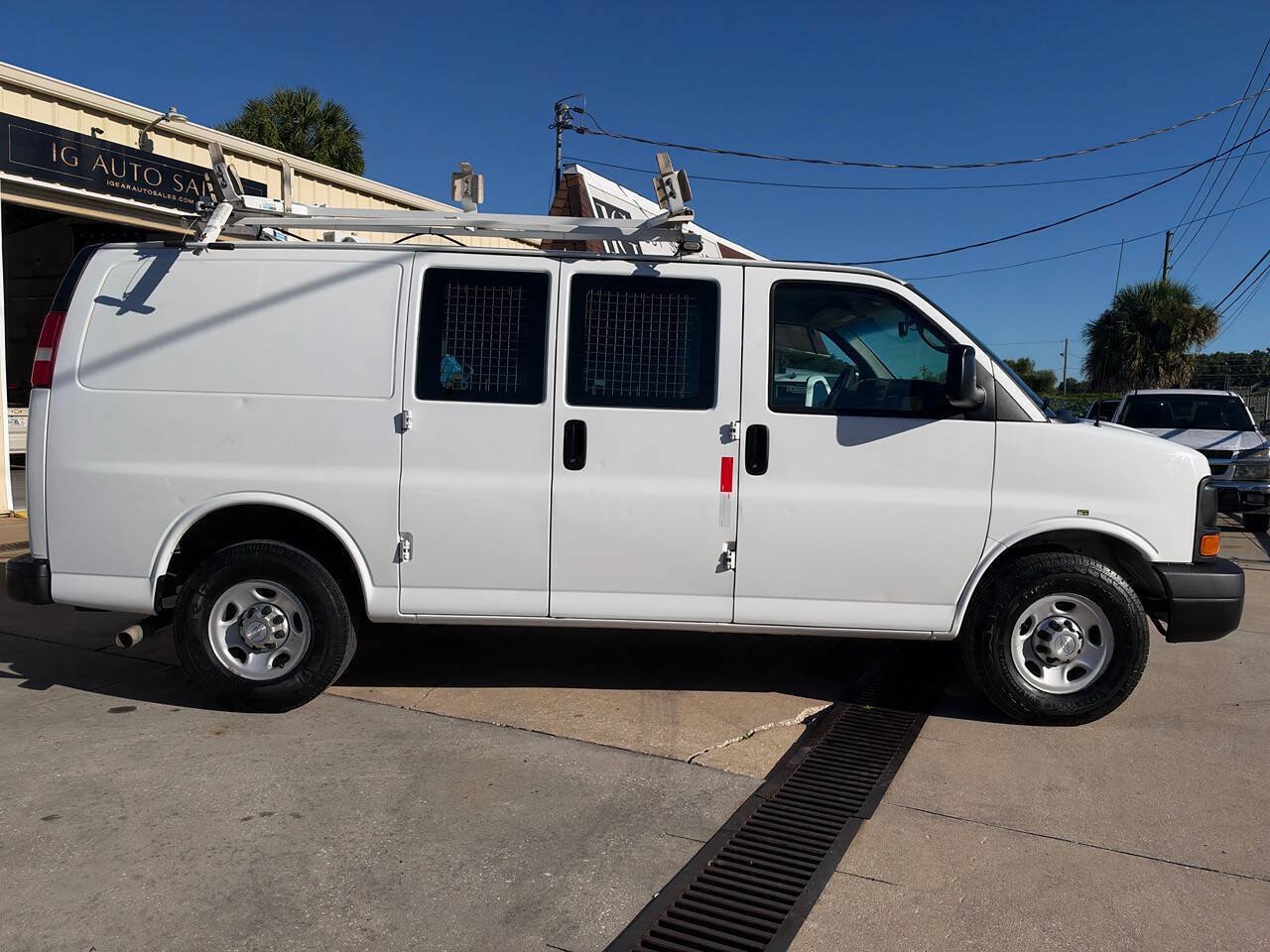 Used 2015 Chevrolet Express 2500 RWD image 6